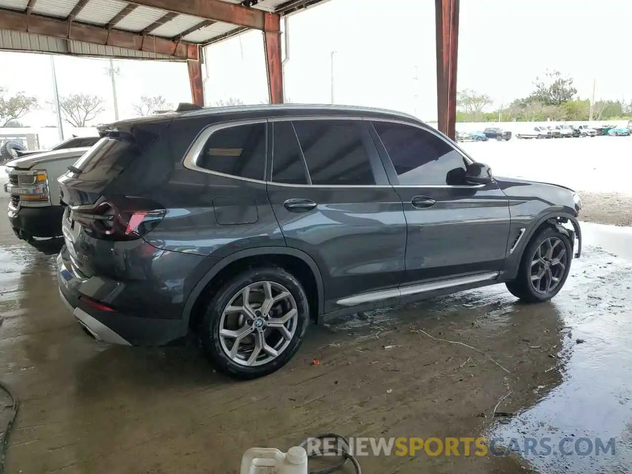 3 Photograph of a damaged car 5UX43DP00P9T33888 BMW X3 2023