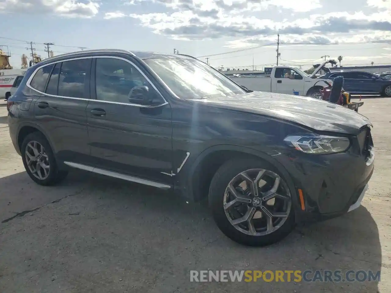 4 Photograph of a damaged car 5UX43DP01P9P52185 BMW X3 2023