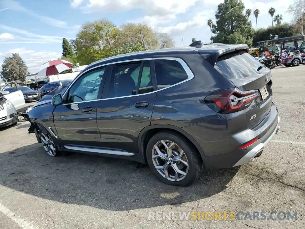 2 Photograph of a damaged car 5UX43DP01P9R40785 BMW X3 2023