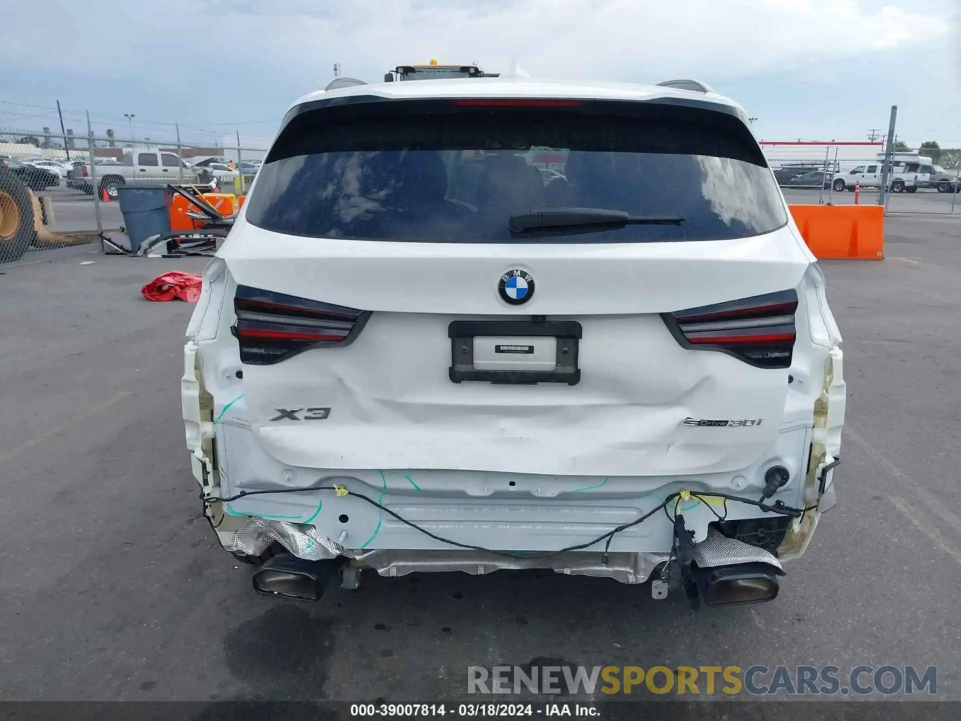17 Photograph of a damaged car 5UX43DP01P9R72636 BMW X3 2023