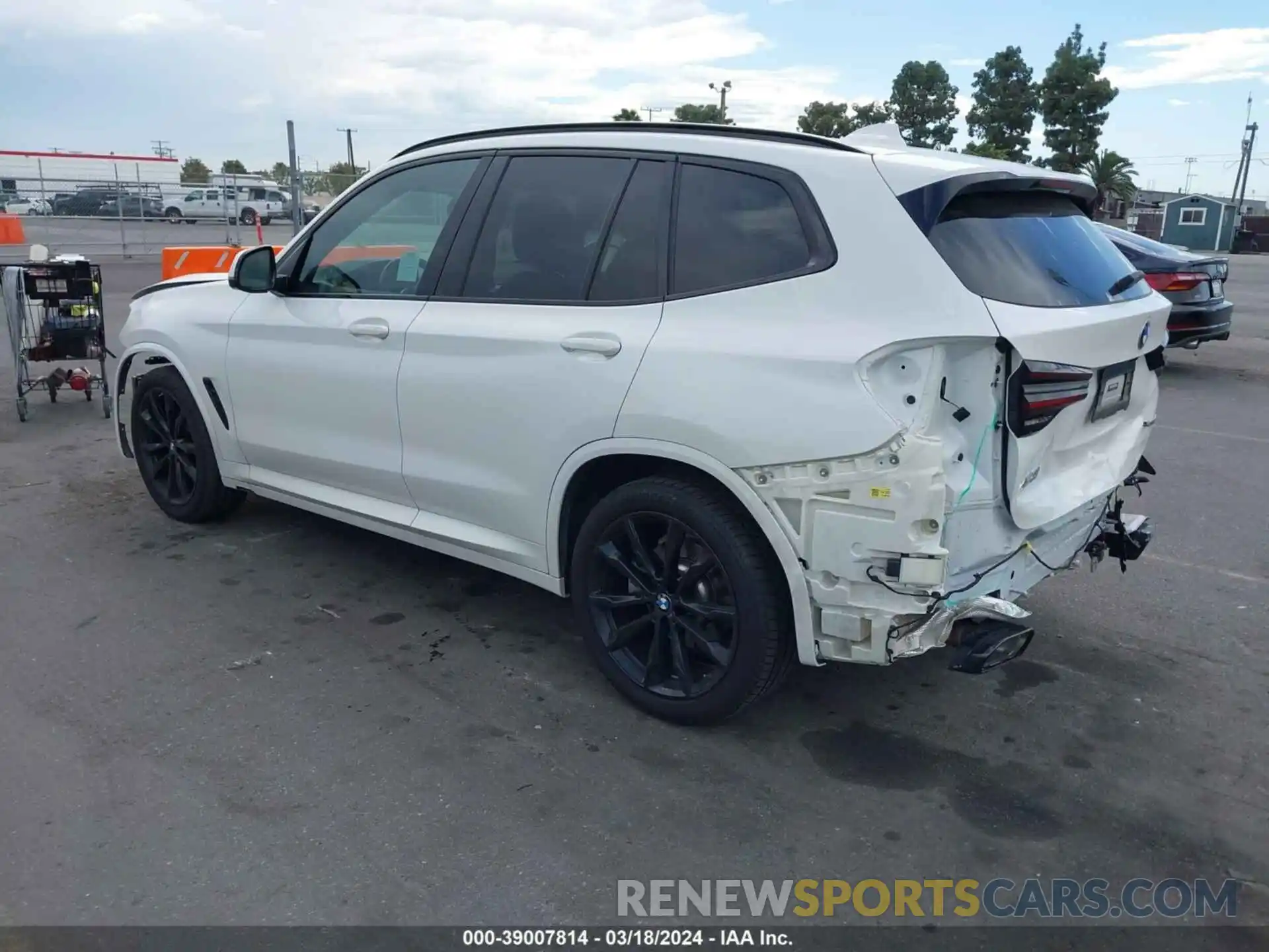 3 Photograph of a damaged car 5UX43DP01P9R72636 BMW X3 2023