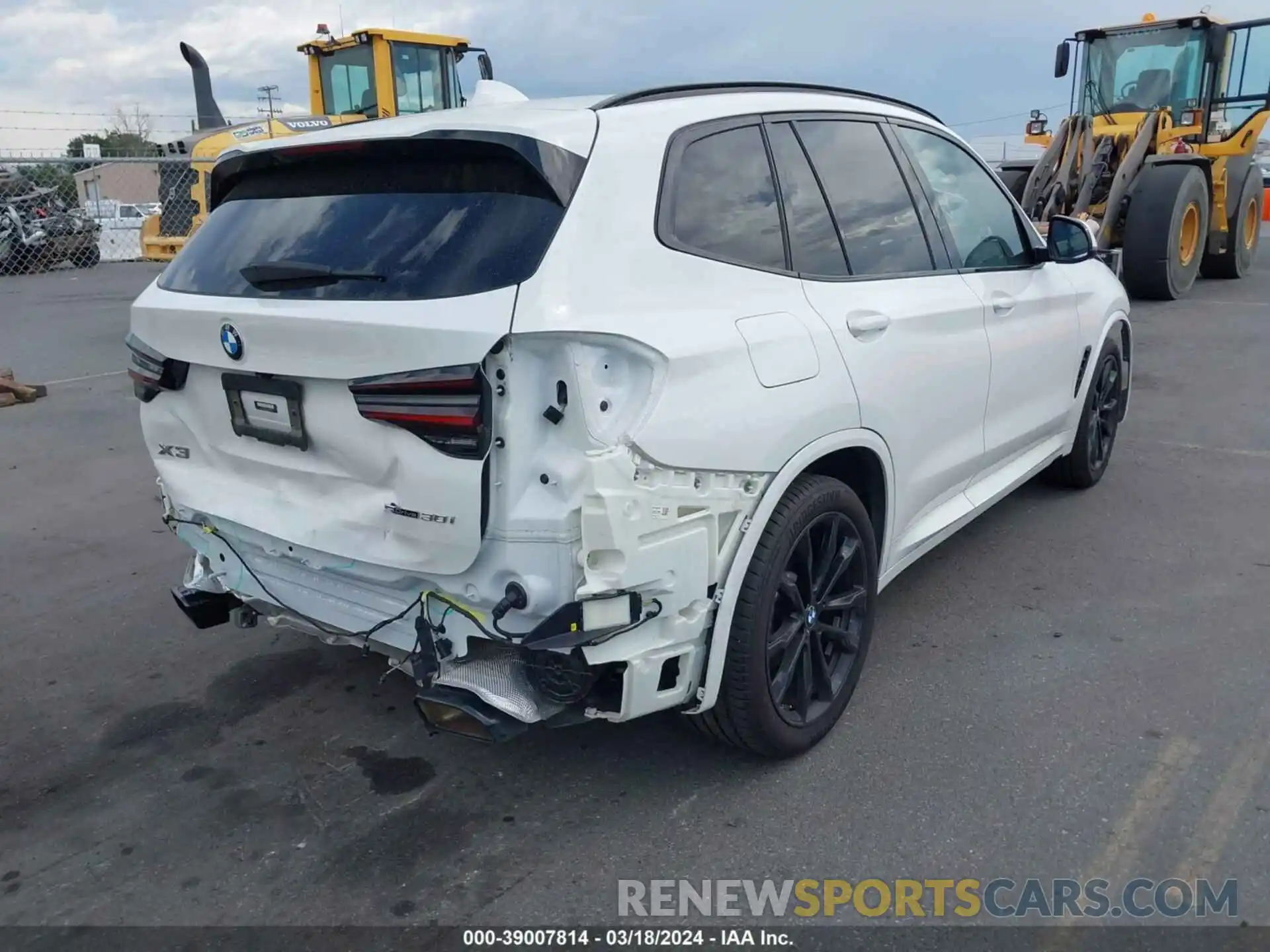 4 Photograph of a damaged car 5UX43DP01P9R72636 BMW X3 2023