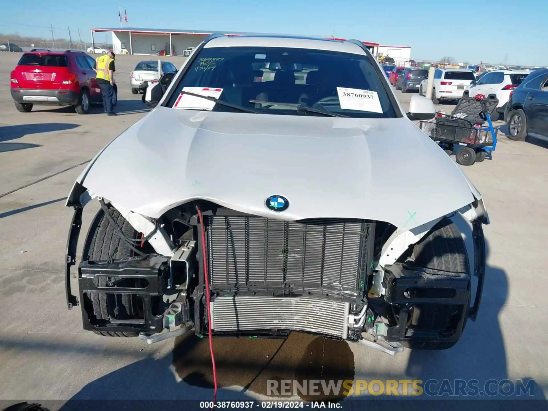 13 Photograph of a damaged car 5UX43DP01P9S57159 BMW X3 2023