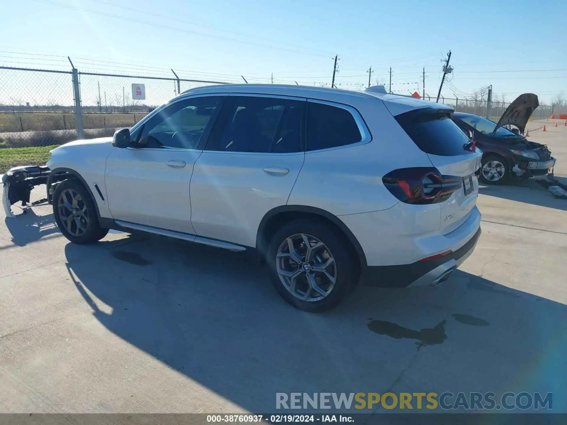 3 Photograph of a damaged car 5UX43DP01P9S57159 BMW X3 2023