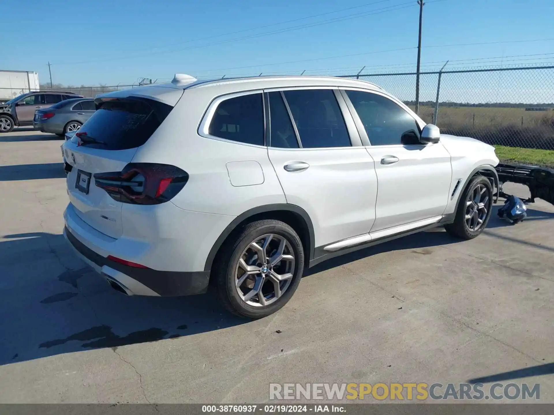 4 Photograph of a damaged car 5UX43DP01P9S57159 BMW X3 2023