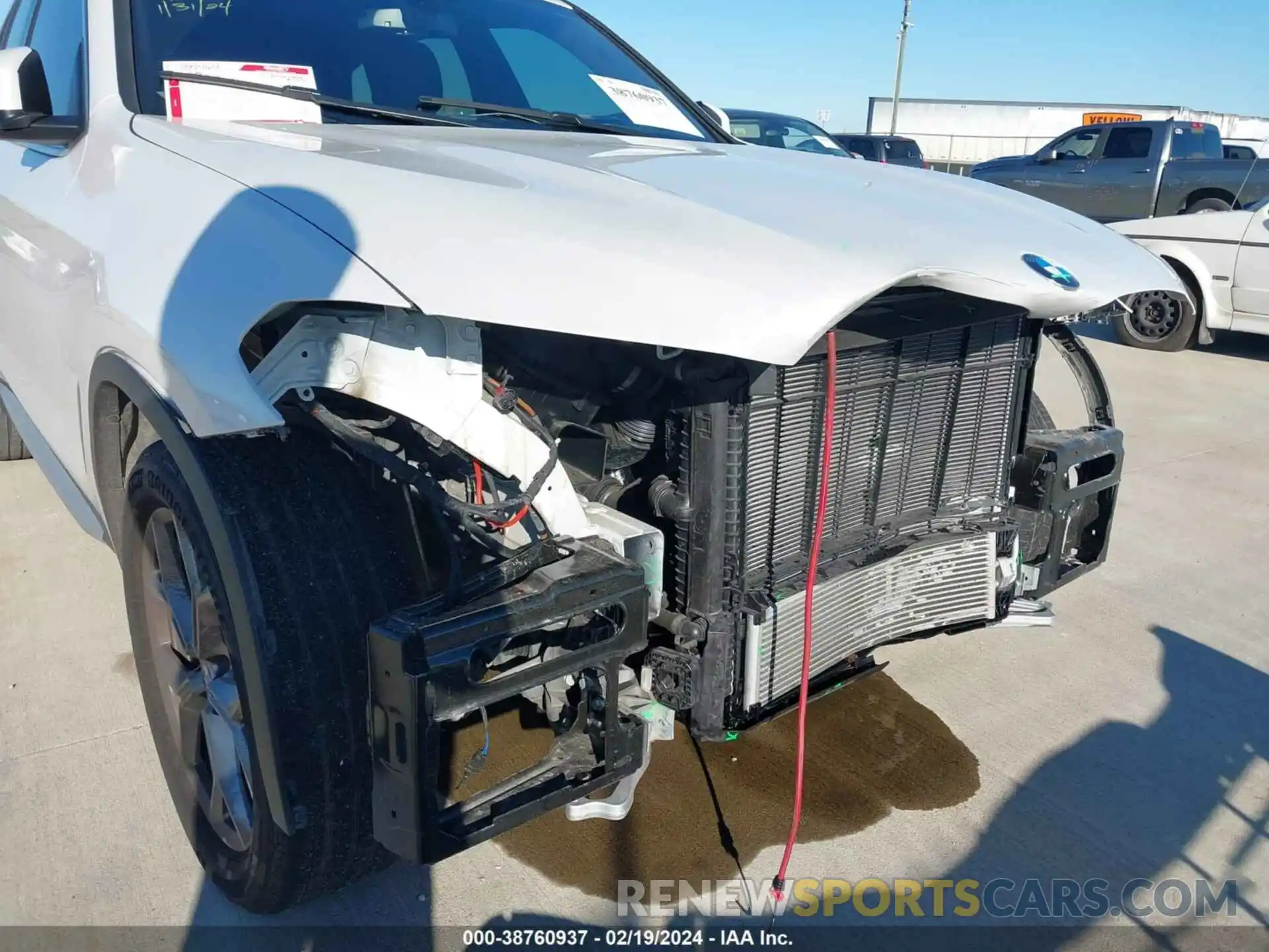 6 Photograph of a damaged car 5UX43DP01P9S57159 BMW X3 2023