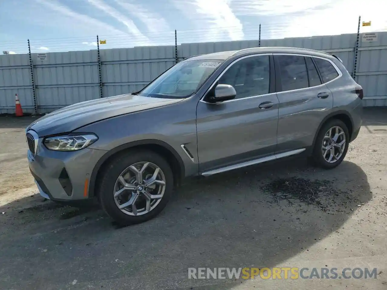 1 Photograph of a damaged car 5UX43DP06P9S03033 BMW X3 2023