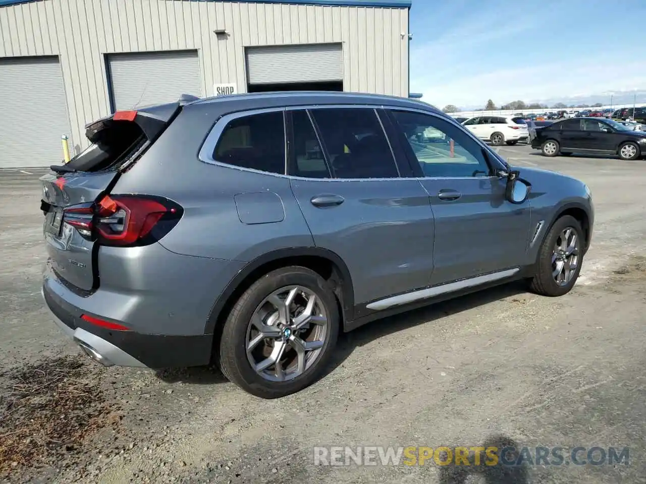 3 Photograph of a damaged car 5UX43DP06P9S03033 BMW X3 2023