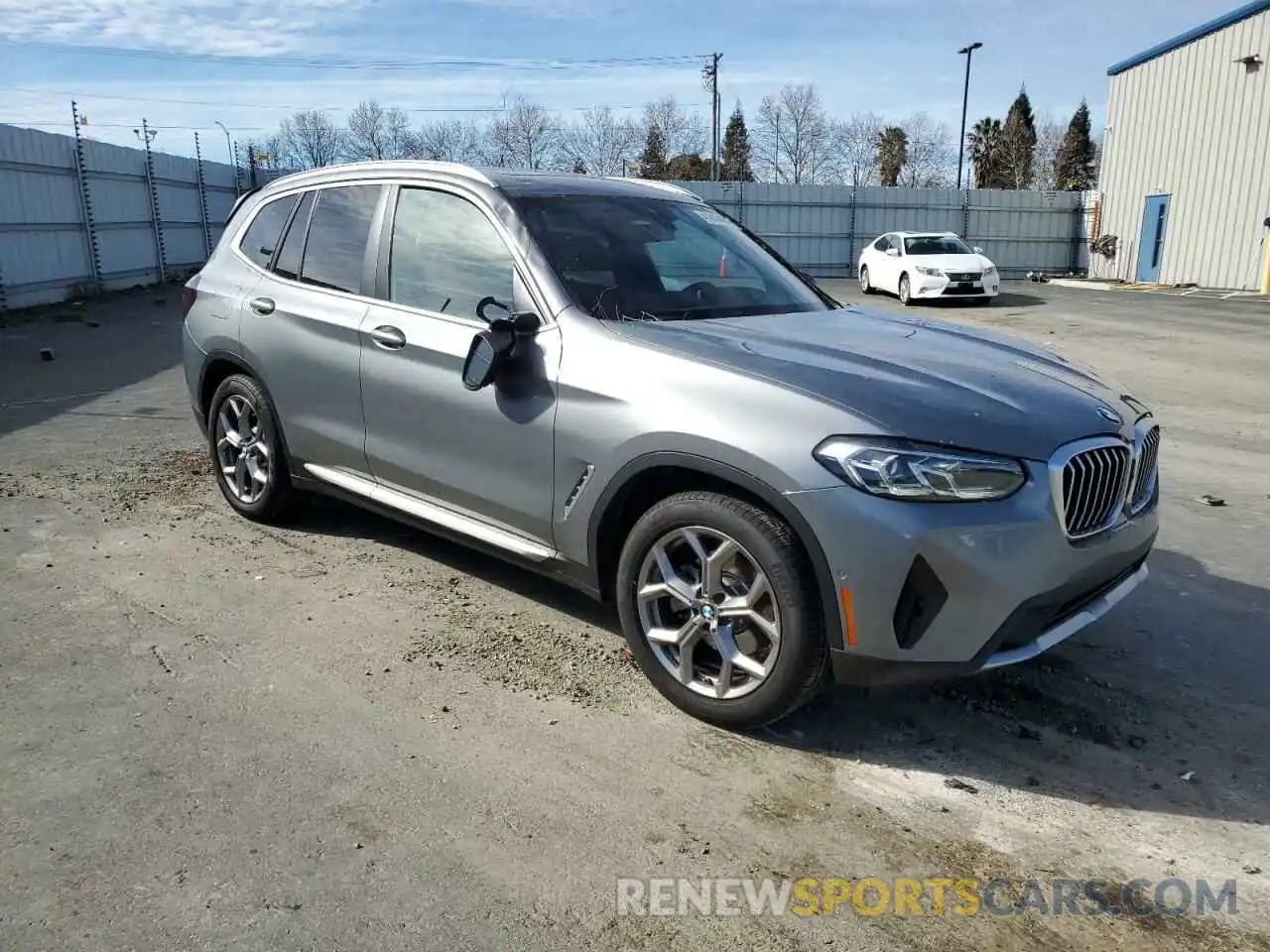 4 Photograph of a damaged car 5UX43DP06P9S03033 BMW X3 2023