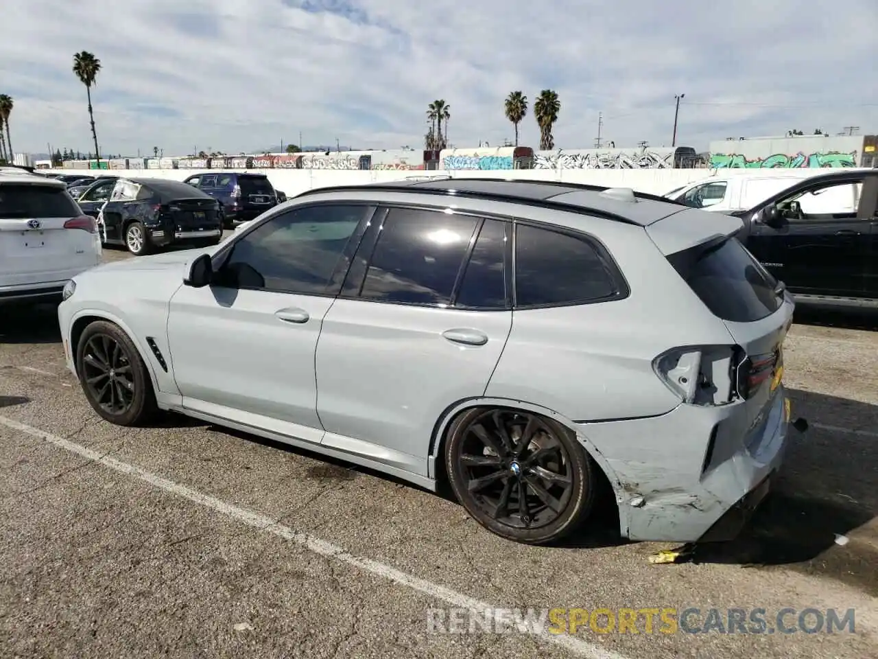 2 Photograph of a damaged car 5UX43DP09P9R49167 BMW X3 2023