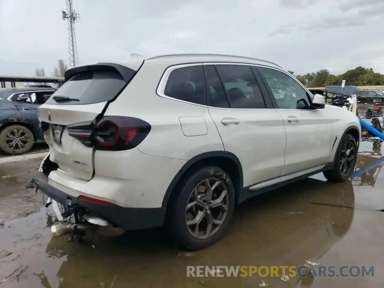 3 Photograph of a damaged car 5UX53DP04P9P52444 BMW X3 2023