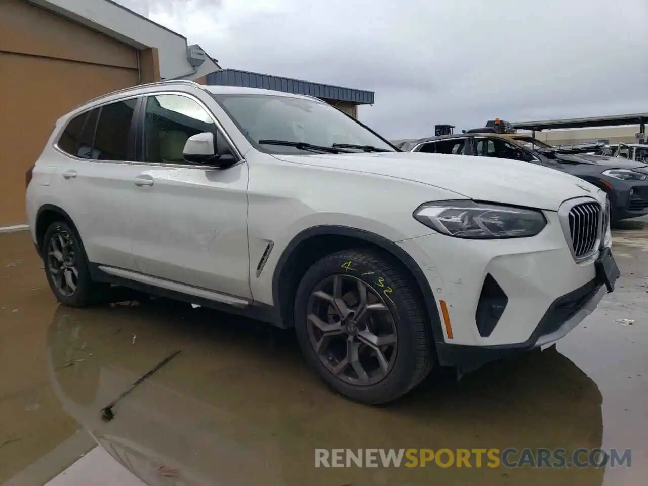 4 Photograph of a damaged car 5UX53DP04P9P52444 BMW X3 2023