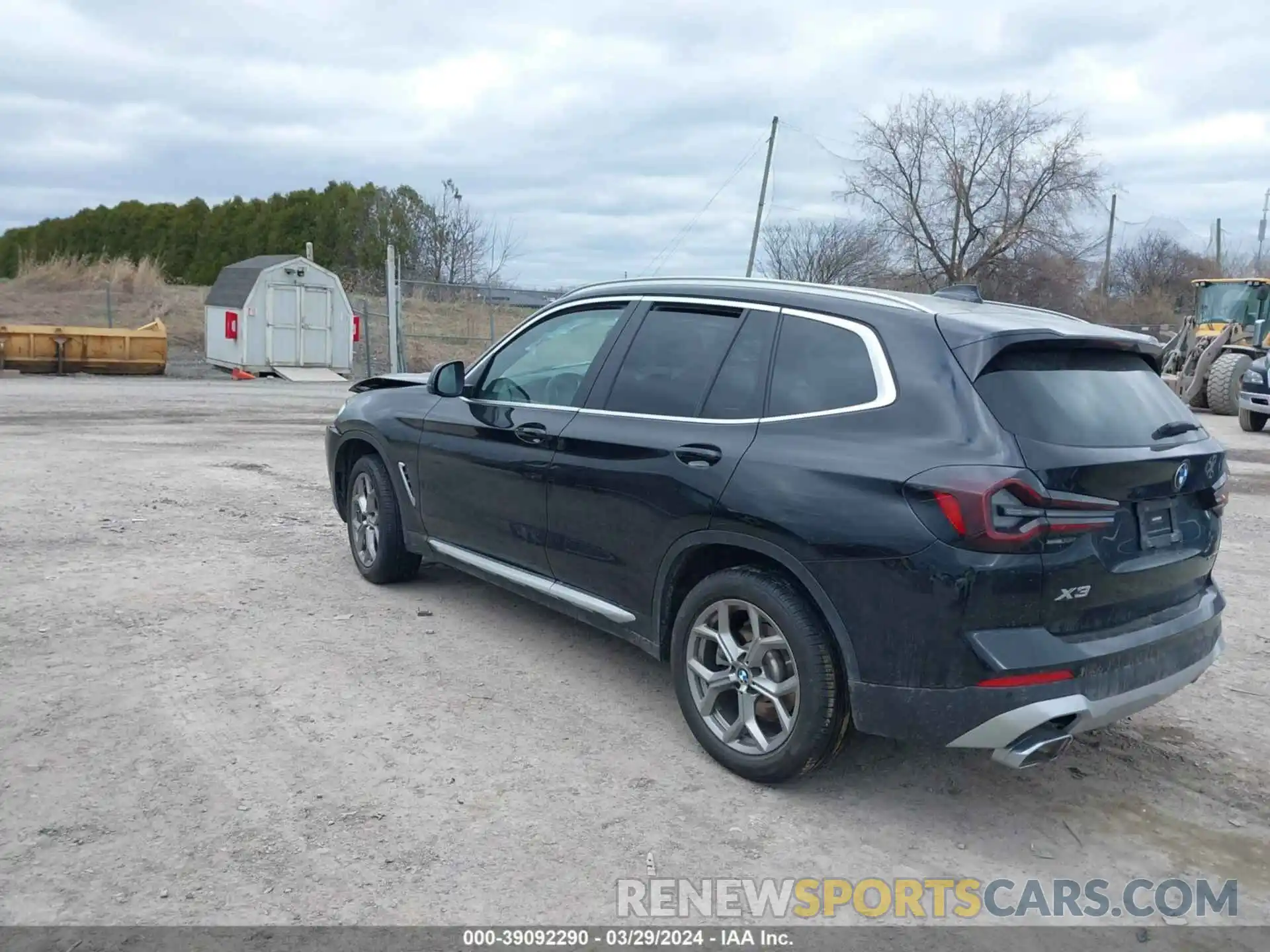 3 Photograph of a damaged car 5UX53DP05P9R05221 BMW X3 2023