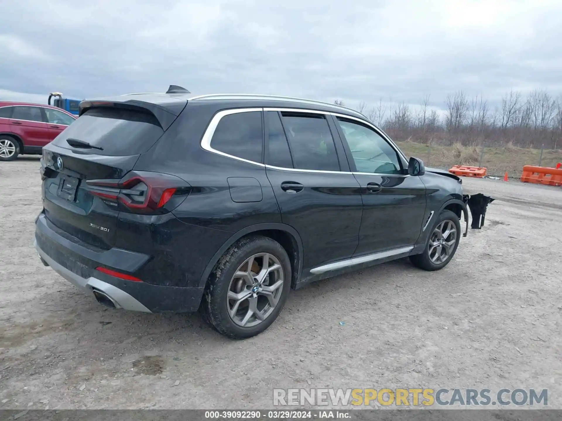 4 Photograph of a damaged car 5UX53DP05P9R05221 BMW X3 2023