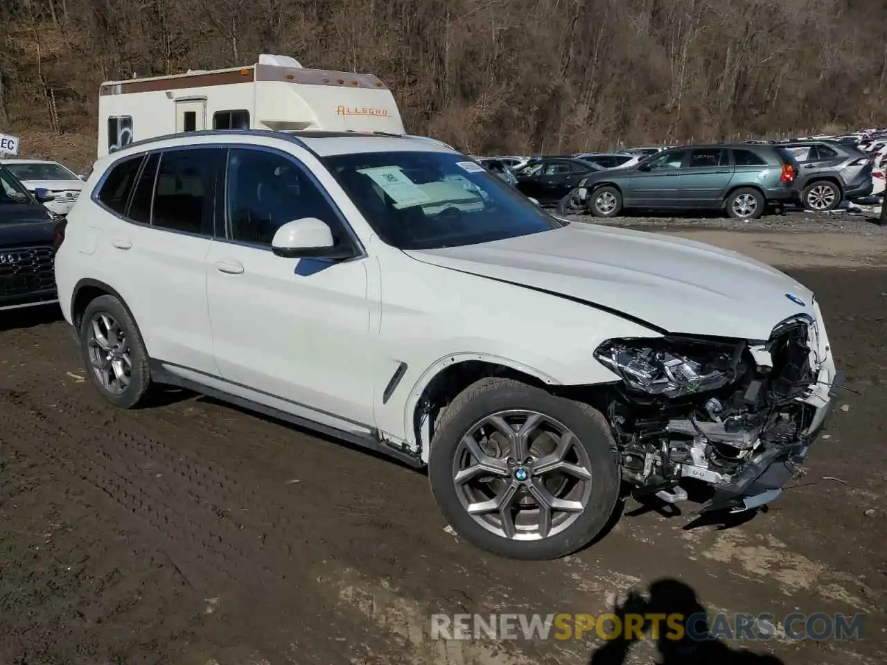 4 Photograph of a damaged car 5UX53DP08P9R99739 BMW X3 2023