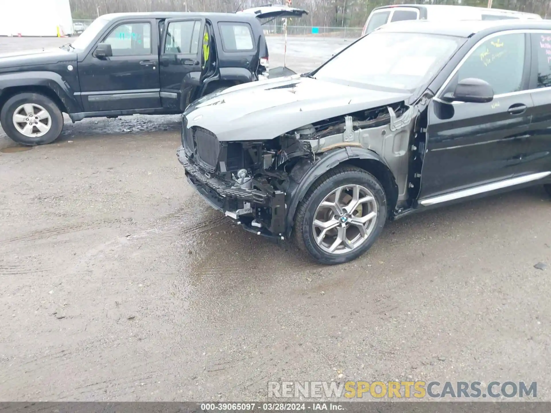 6 Photograph of a damaged car 5UX53DP04R9V11146 BMW X3 2024