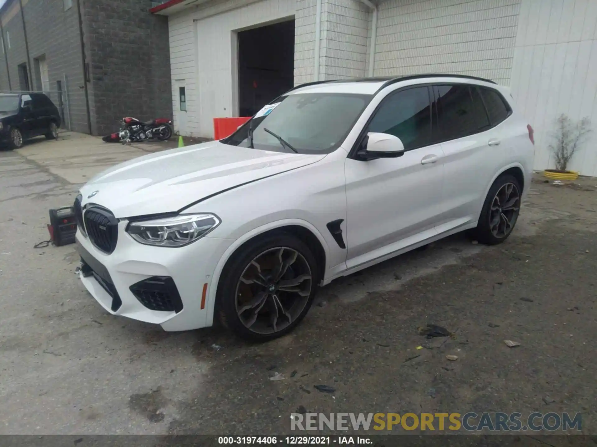 2 Фотография поврежденного автомобиля 5YMTS0C02L9B87870 BMW X3 M 2020