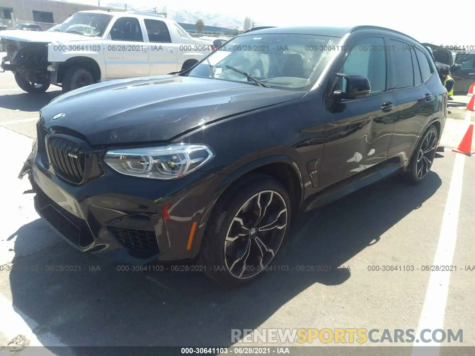 2 Фотография поврежденного автомобиля 5YMTS0C09L9B75750 BMW X3 M 2020