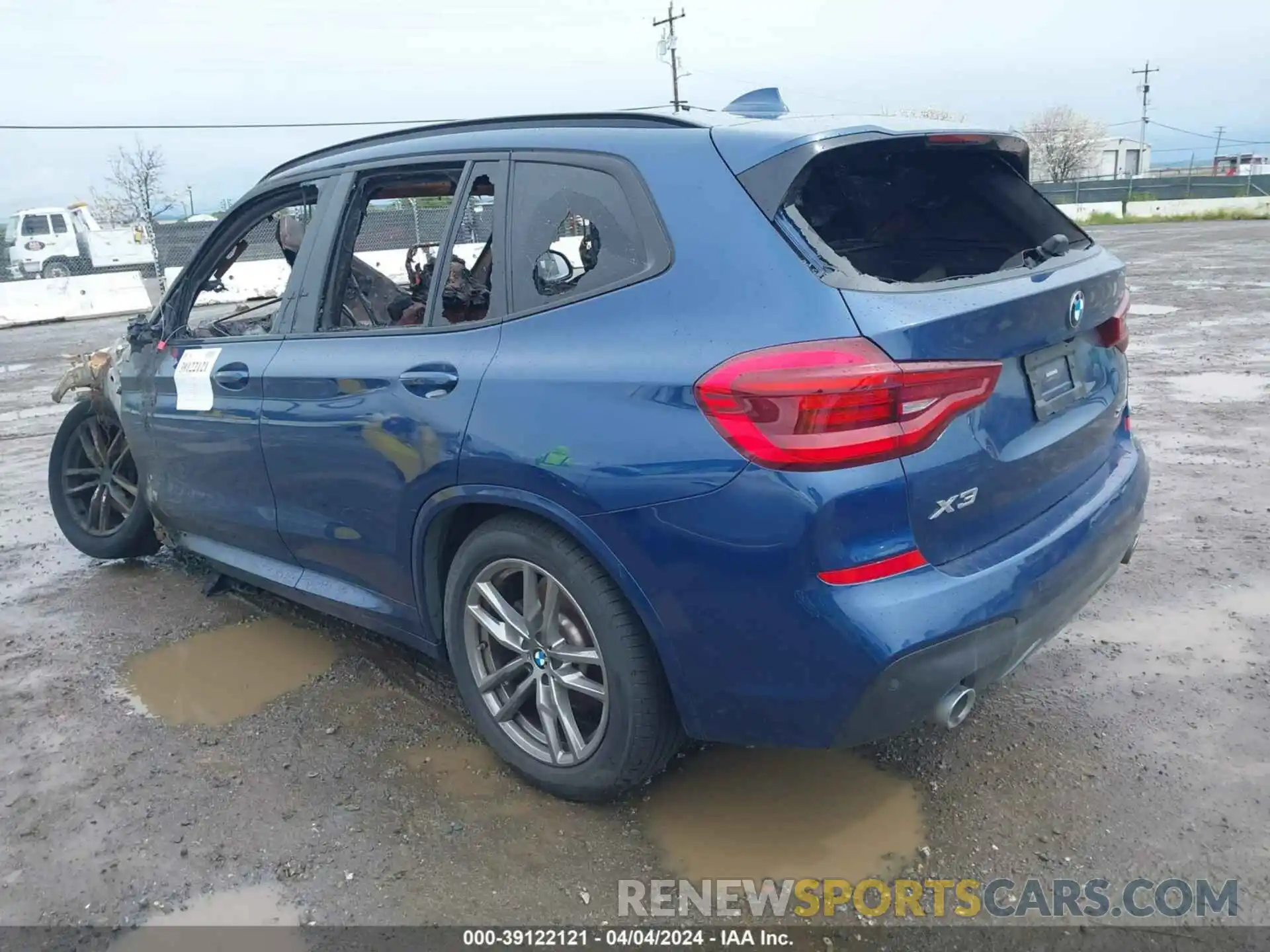 3 Photograph of a damaged car 5UXTS1C01L9C73538 BMW X3 PHEV 2020