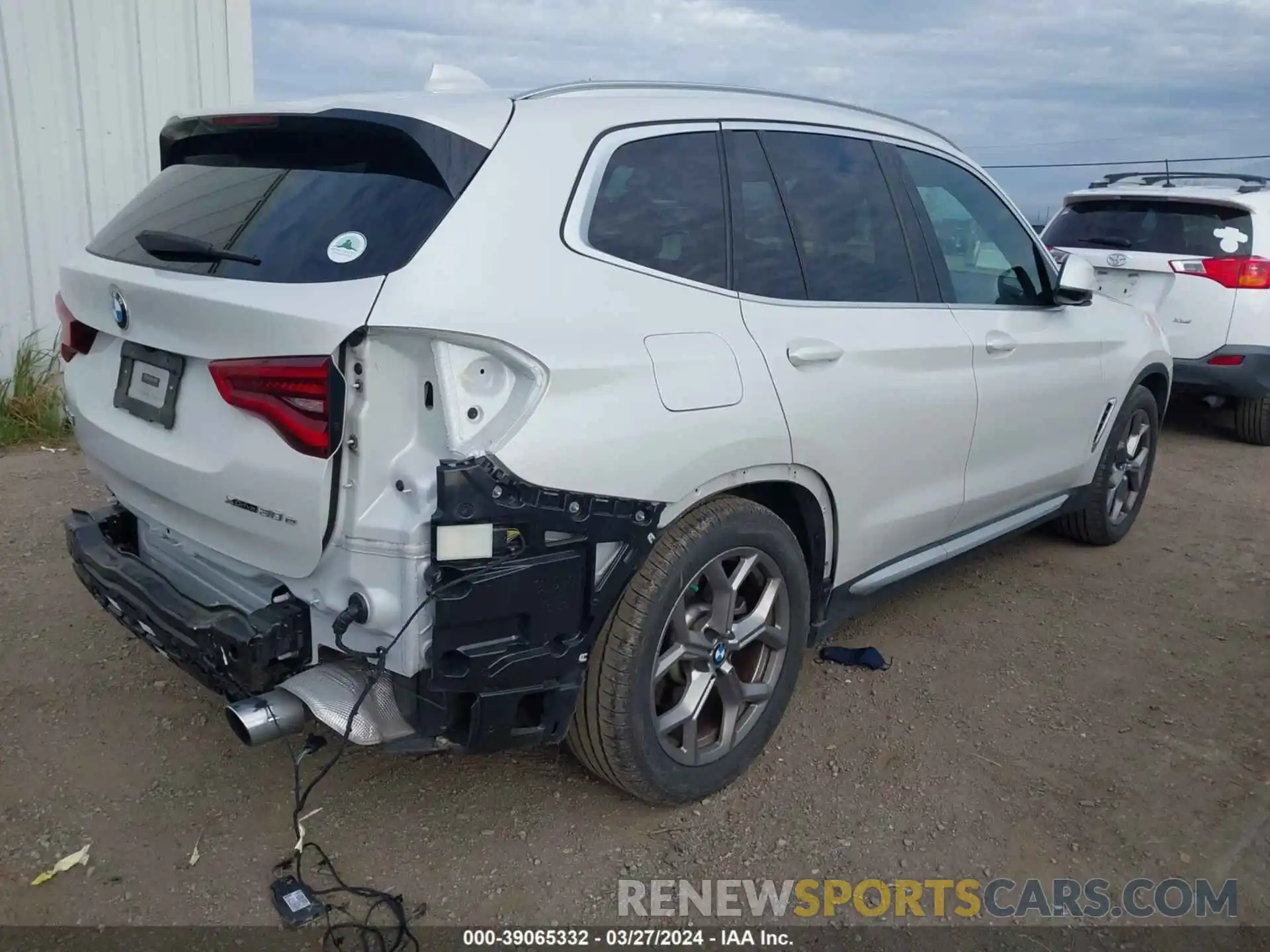 4 Photograph of a damaged car 5UXTS1C08M9E77559 BMW X3 PHEV 2021