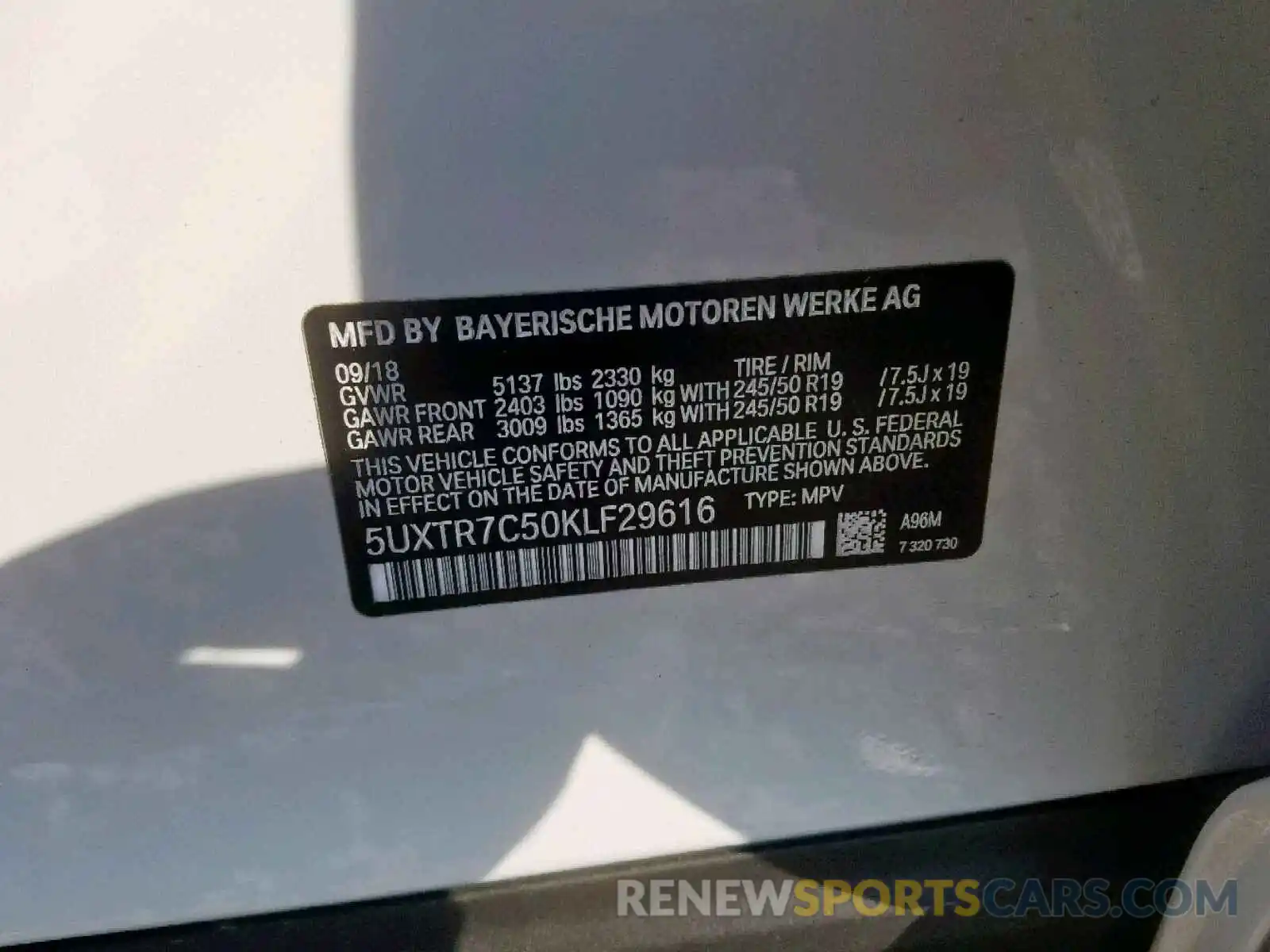 10 Photograph of a damaged car 5UXTR7C50KLF29616 BMW X3 SDRIVE3 2019