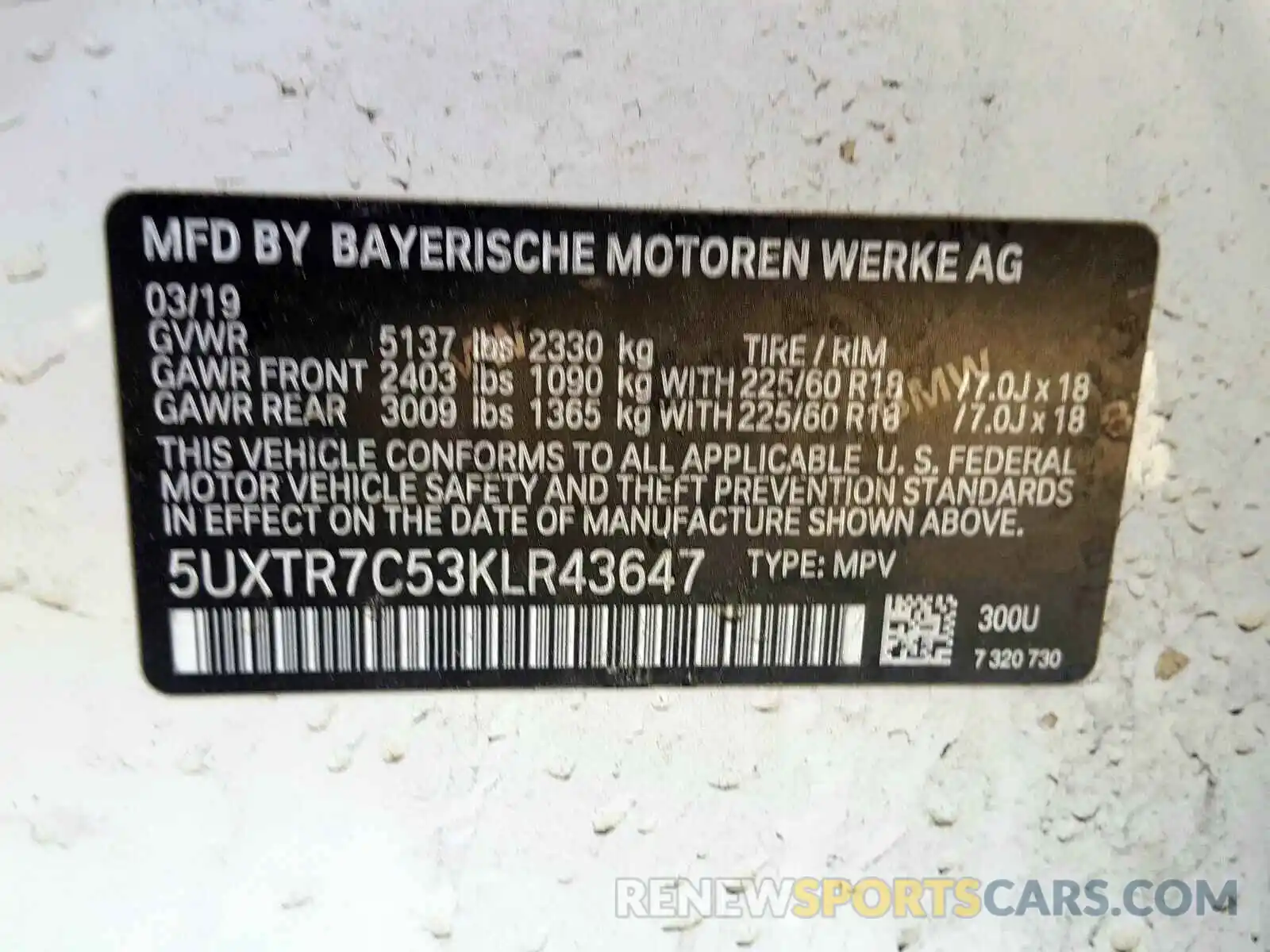 10 Photograph of a damaged car 5UXTR7C53KLR43647 BMW X3 SDRIVE3 2019