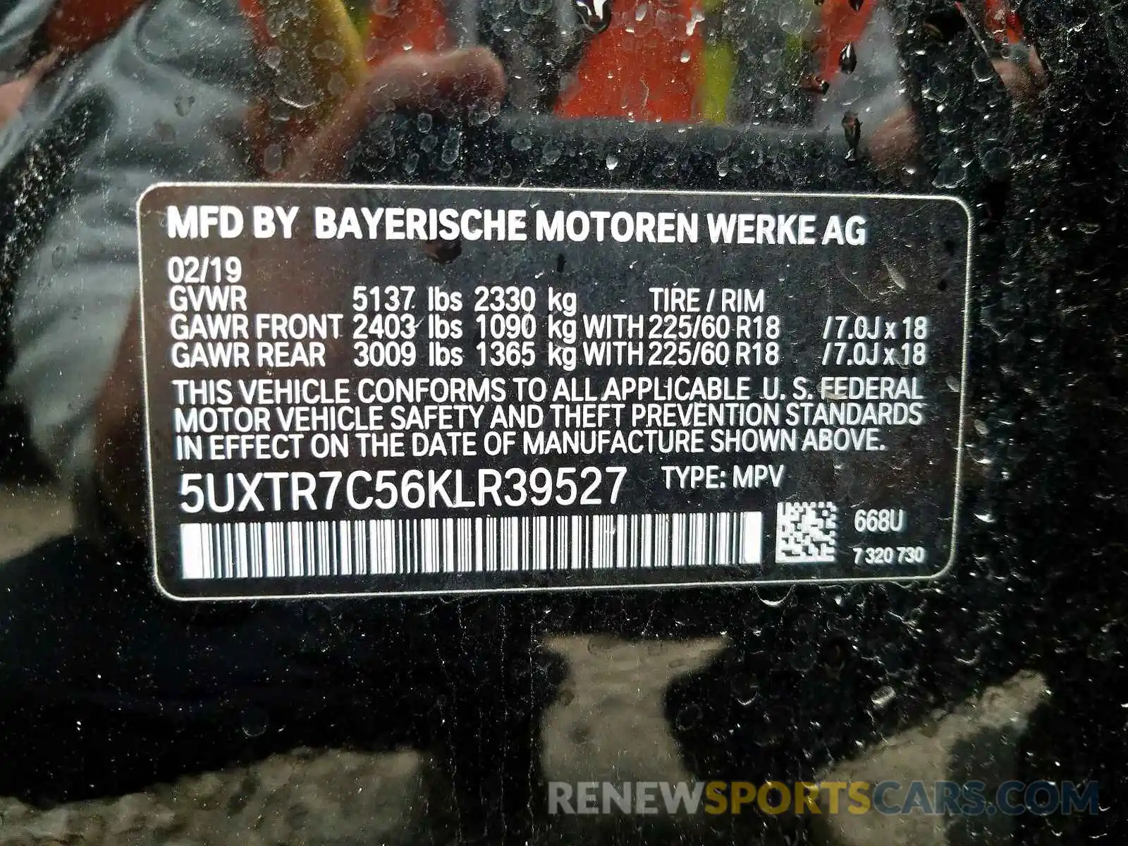 10 Photograph of a damaged car 5UXTR7C56KLR39527 BMW X3 SDRIVE3 2019