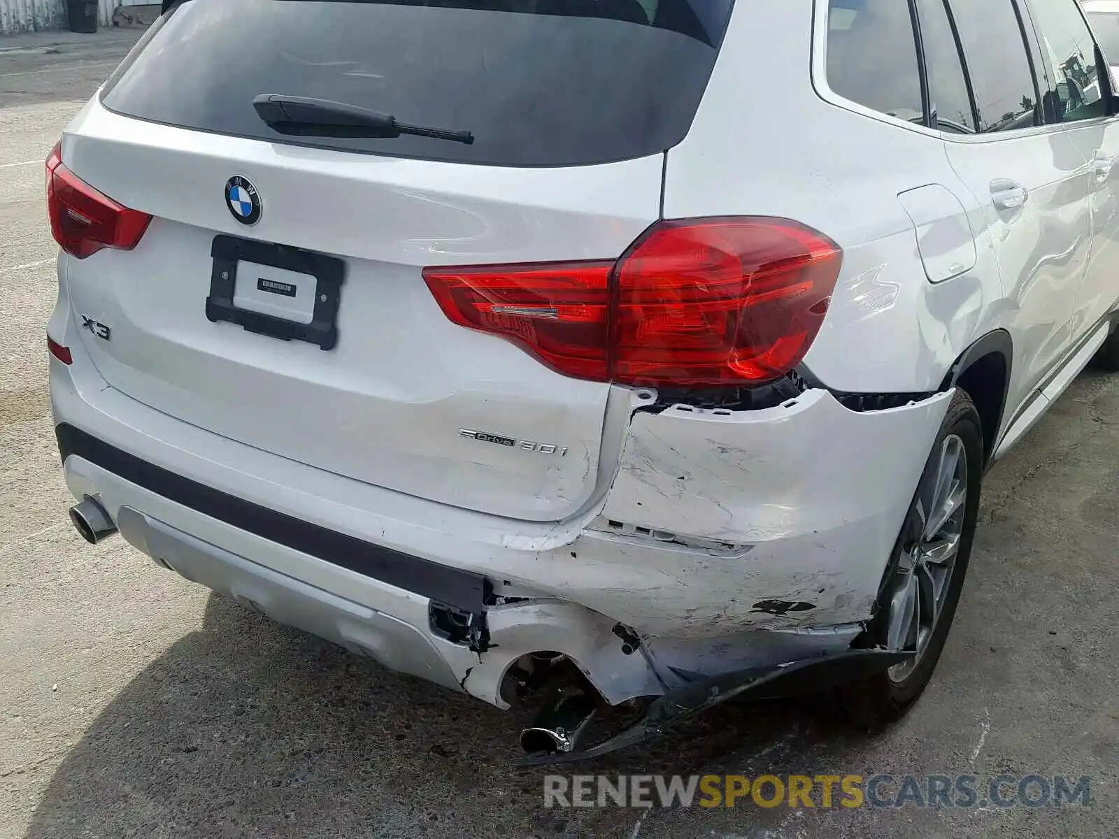 9 Photograph of a damaged car 5UXTR7C5XKLR47517 BMW X3 SDRIVE3 2019