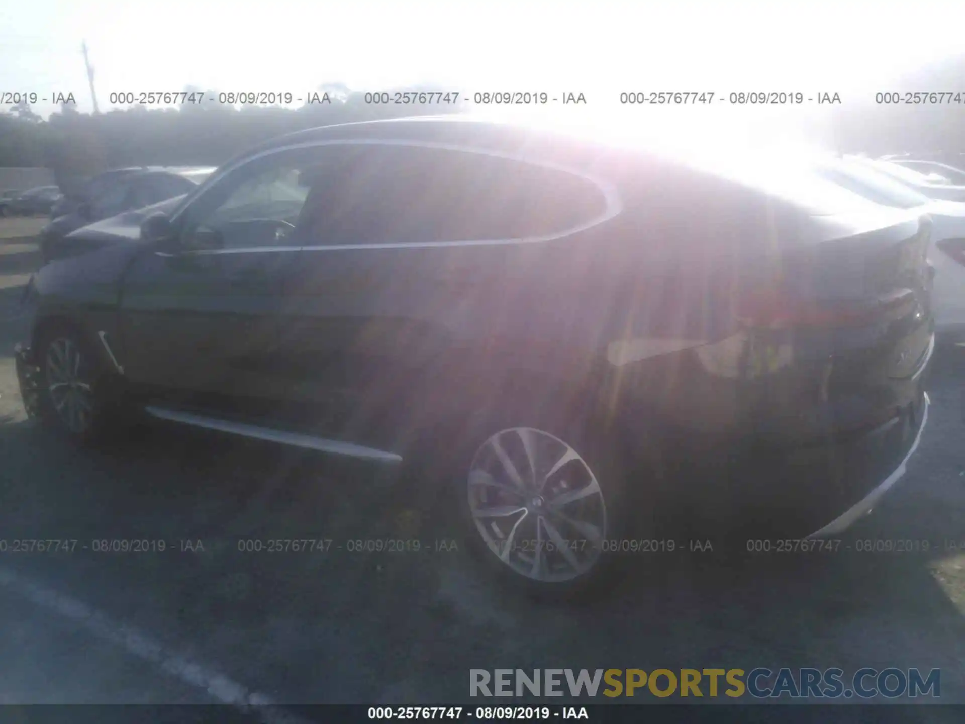 3 Photograph of a damaged car 5UXUJ3C50KLG51798 BMW X4 2019