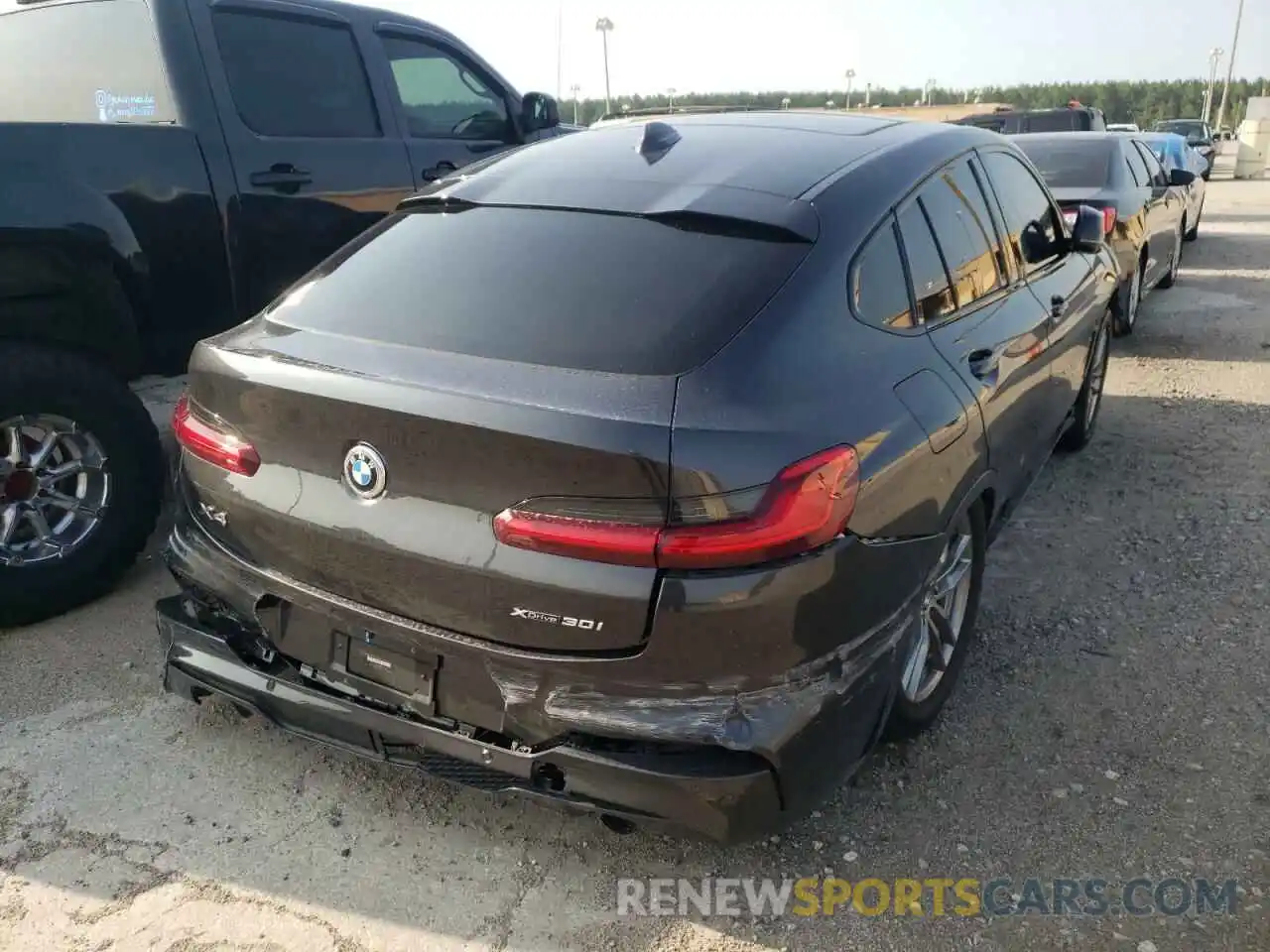 4 Photograph of a damaged car 5UXUJ3C50KLG54443 BMW X4 2019