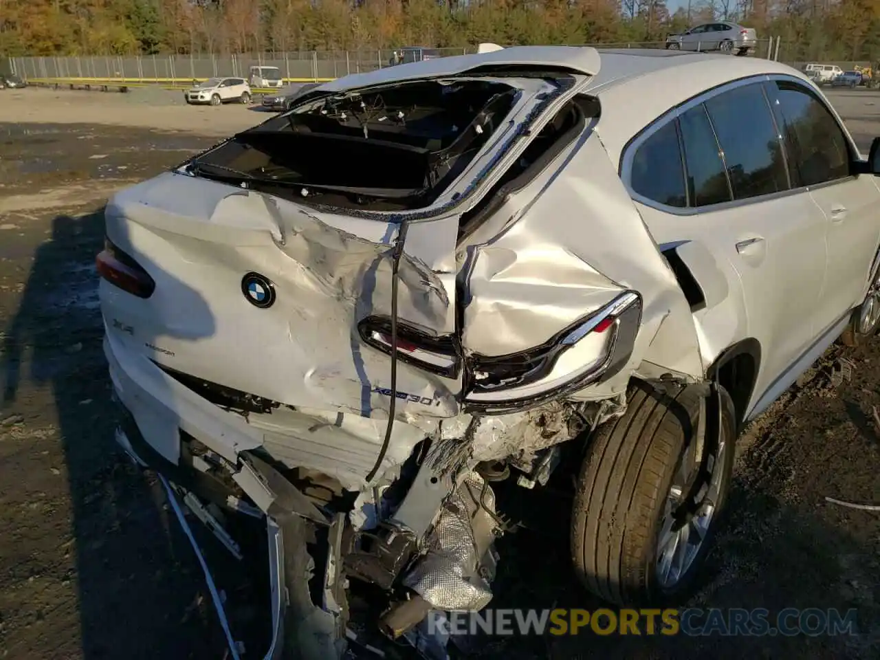 9 Photograph of a damaged car 5UXUJ3C50KLG57424 BMW X4 2019