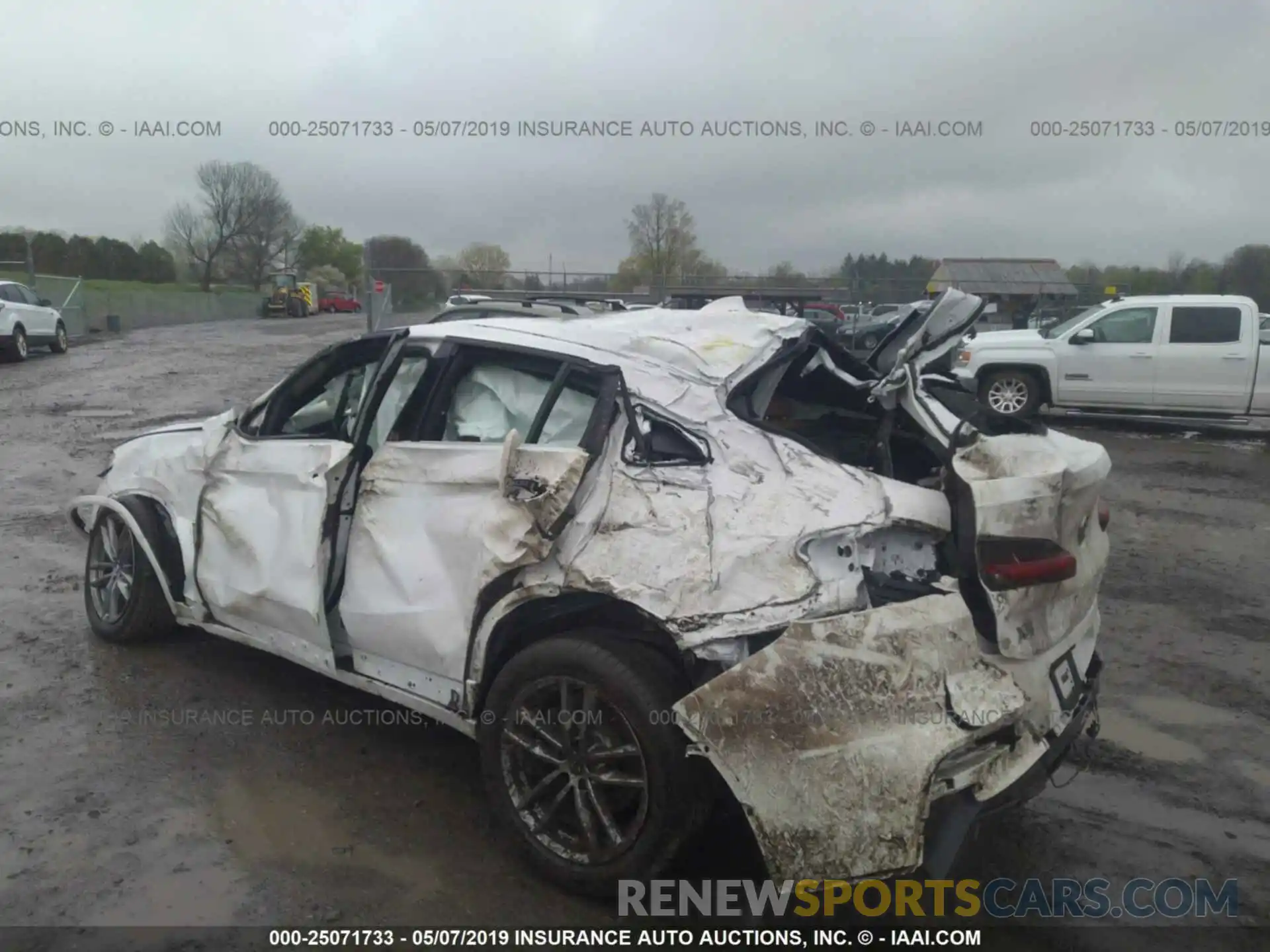 6 Photograph of a damaged car 5UXUJ3C51KLG52457 BMW X4 2019