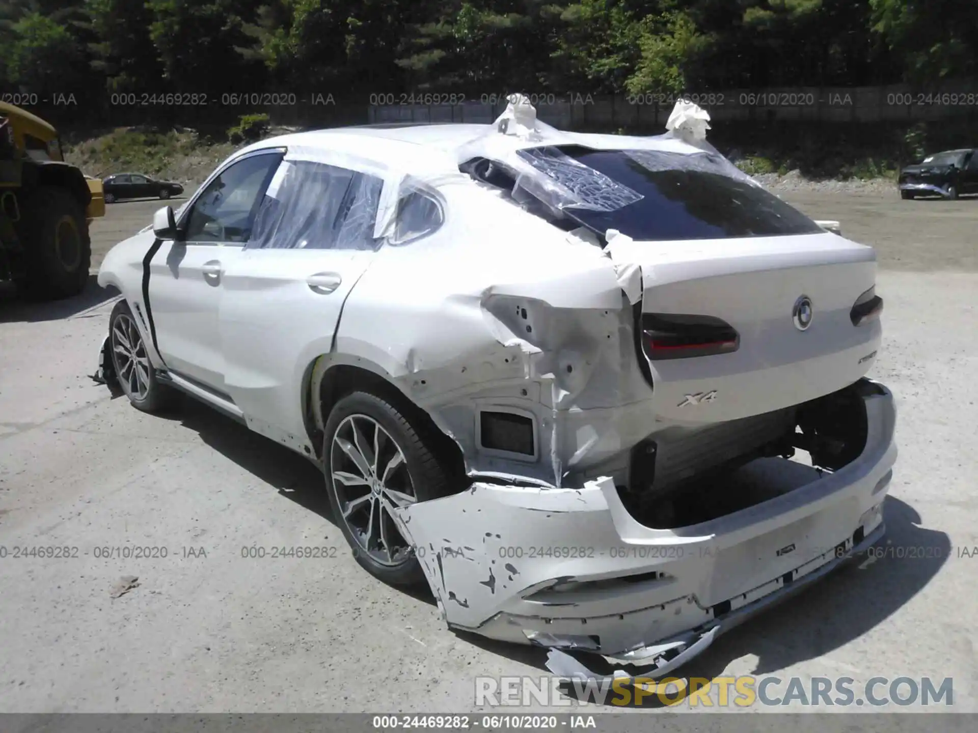 3 Photograph of a damaged car 5UXUJ3C52KLG52225 BMW X4 2019