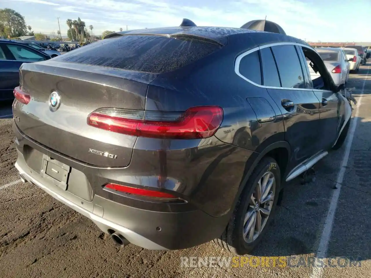 4 Photograph of a damaged car 5UXUJ3C52KLG53505 BMW X4 2019