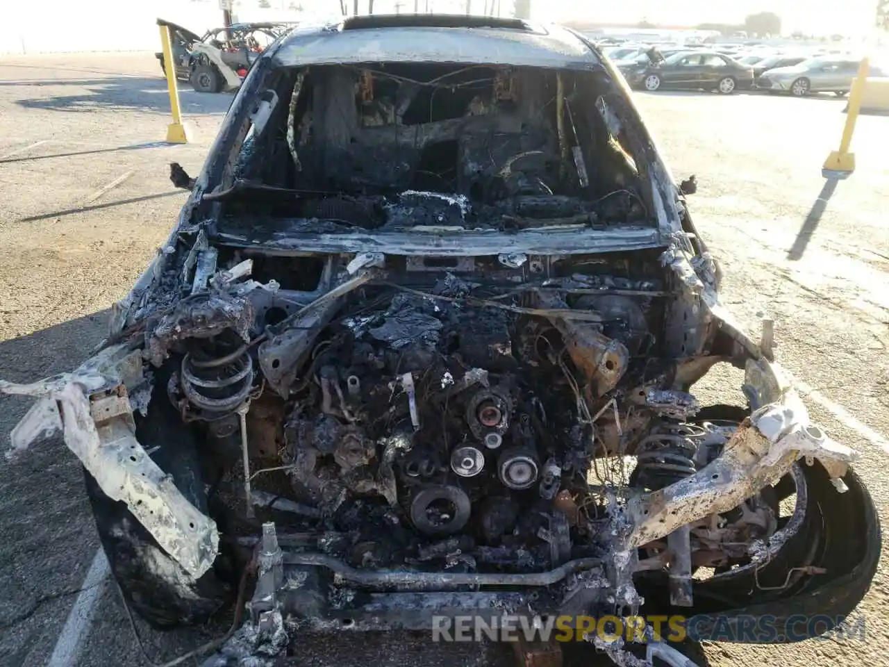 9 Photograph of a damaged car 5UXUJ3C52KLG53505 BMW X4 2019