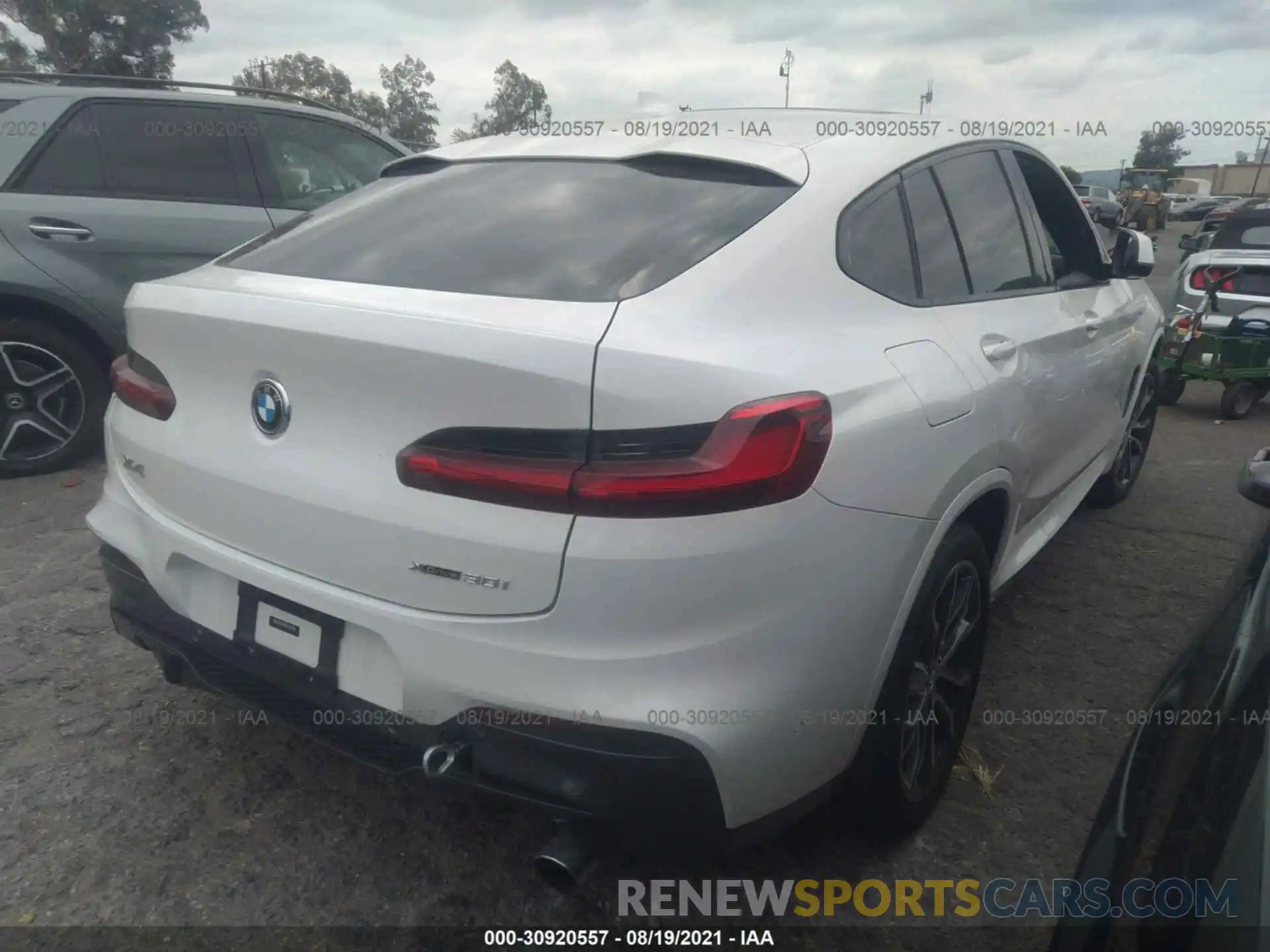 4 Photograph of a damaged car 5UXUJ3C52KLG54153 BMW X4 2019