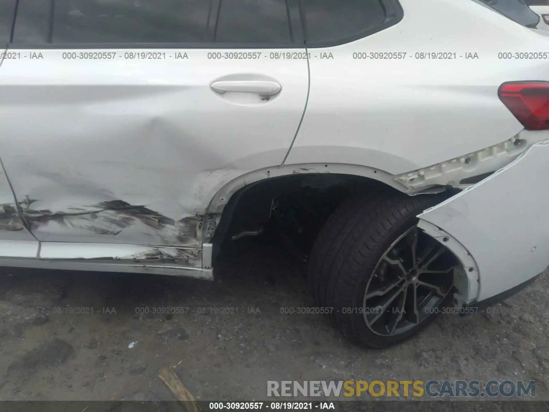 6 Photograph of a damaged car 5UXUJ3C52KLG54153 BMW X4 2019