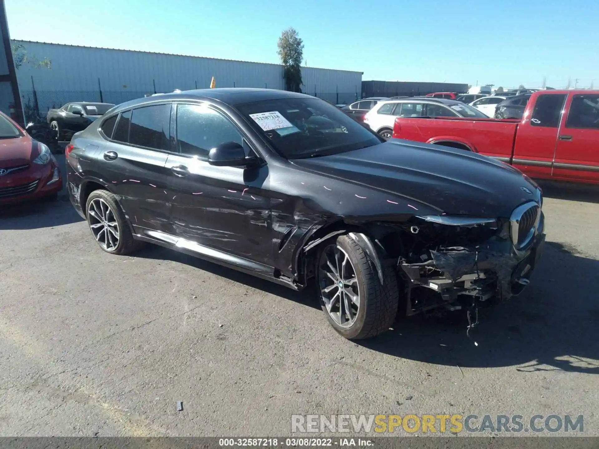 1 Photograph of a damaged car 5UXUJ3C52KLG56453 BMW X4 2019