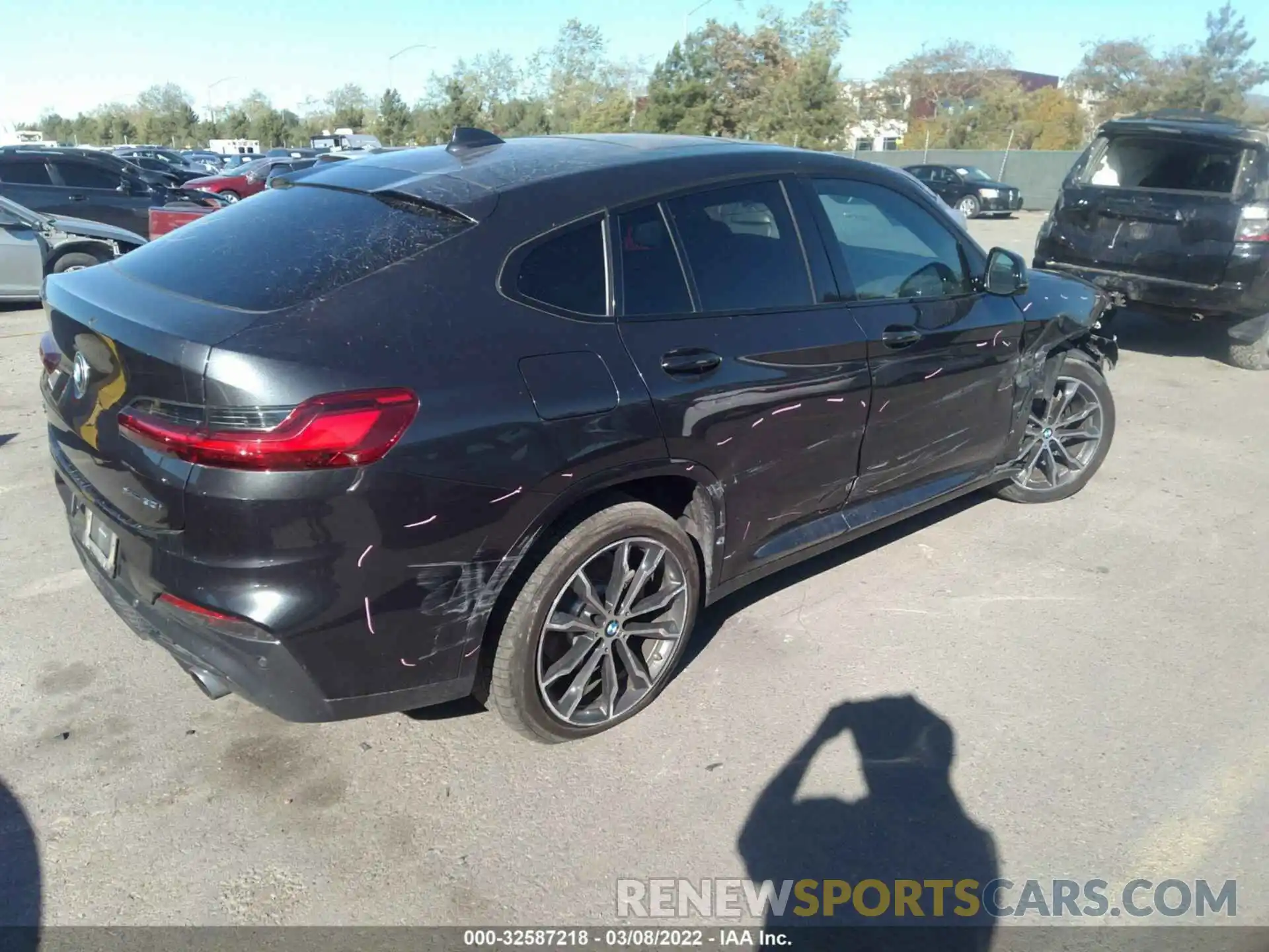 4 Photograph of a damaged car 5UXUJ3C52KLG56453 BMW X4 2019