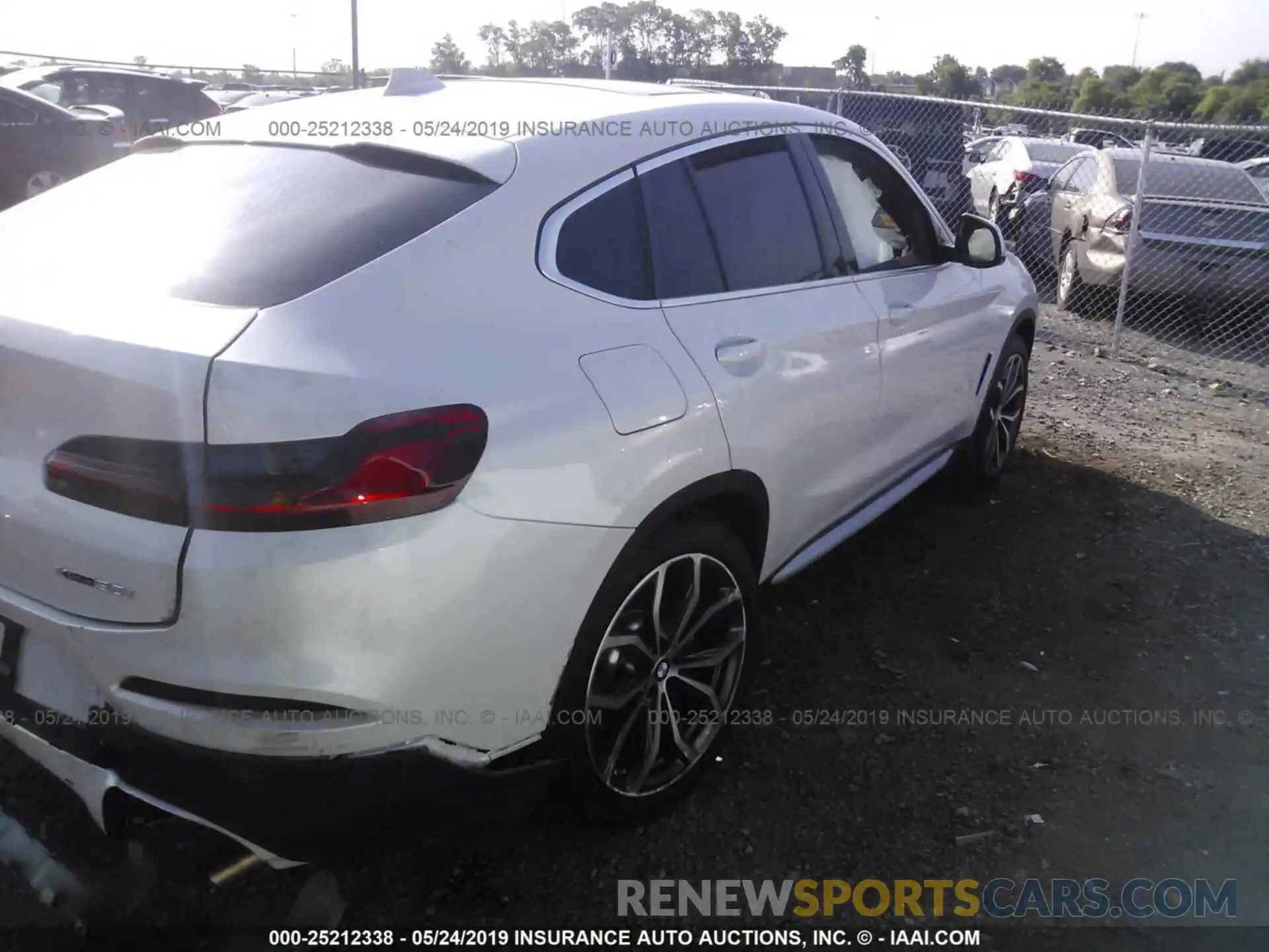 4 Photograph of a damaged car 5UXUJ3C53KLG52945 BMW X4 2019