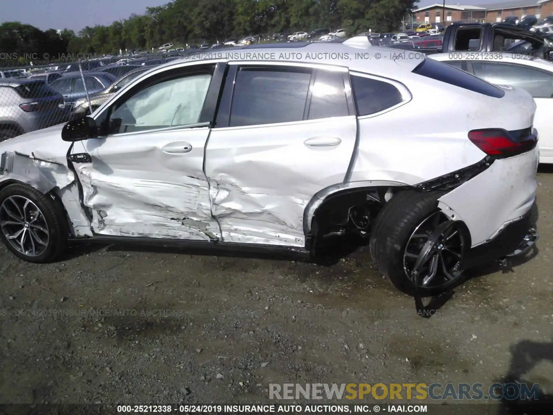 6 Photograph of a damaged car 5UXUJ3C53KLG52945 BMW X4 2019