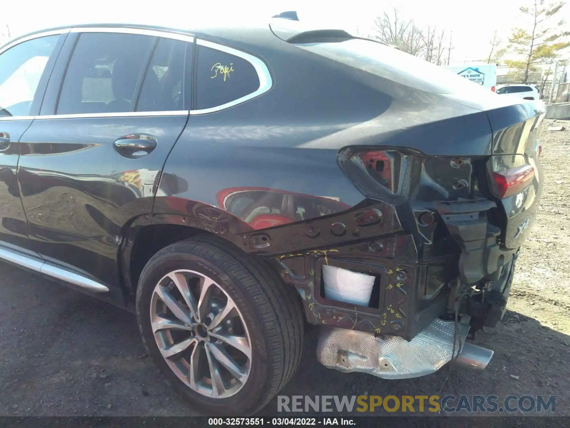 6 Photograph of a damaged car 5UXUJ3C53KLG54050 BMW X4 2019