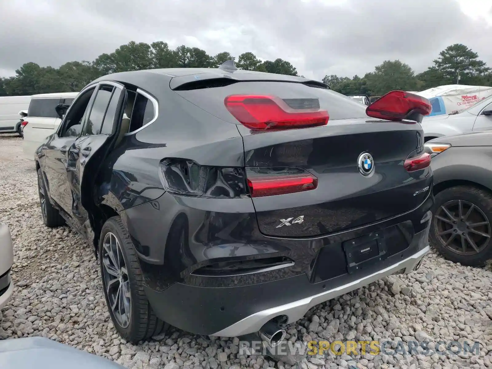 3 Photograph of a damaged car 5UXUJ3C53KLG56915 BMW X4 2019