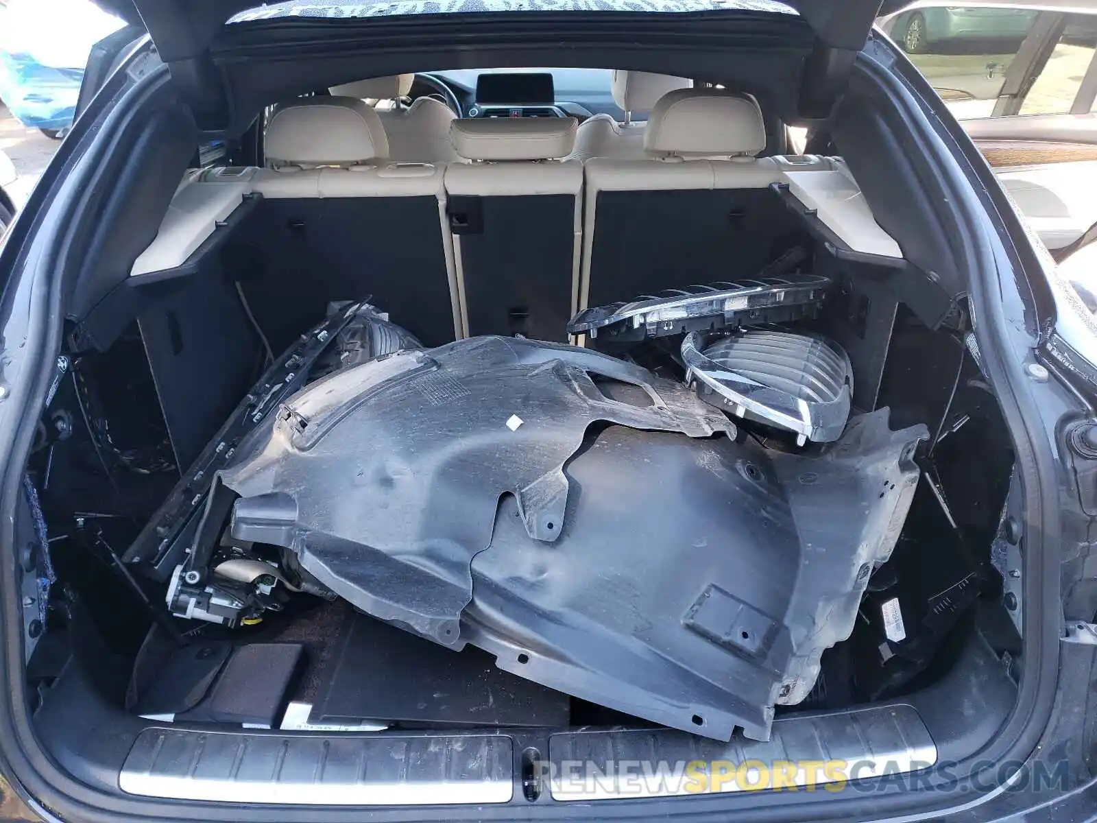 9 Photograph of a damaged car 5UXUJ3C53KLG56915 BMW X4 2019