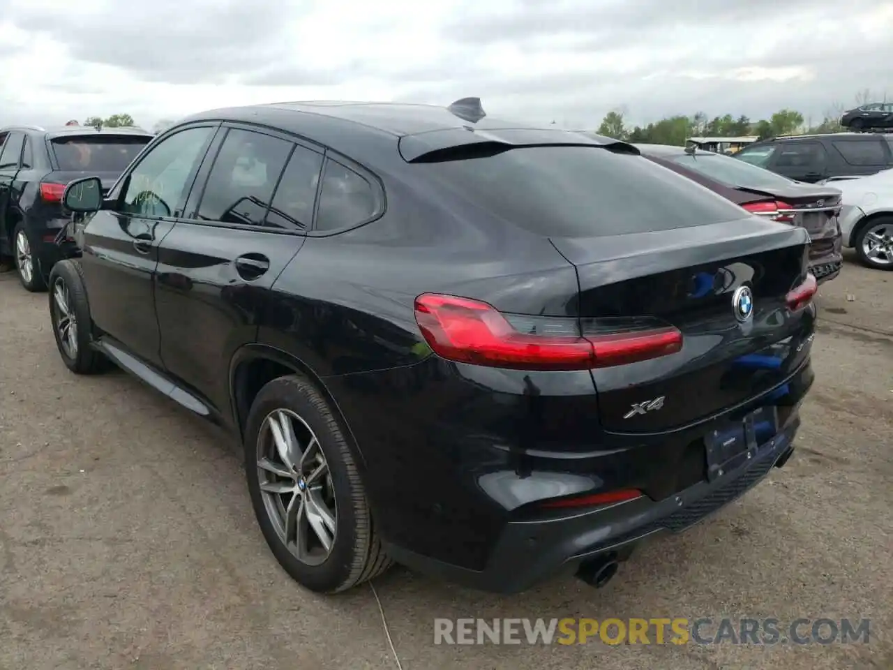 3 Photograph of a damaged car 5UXUJ3C54KLG51934 BMW X4 2019