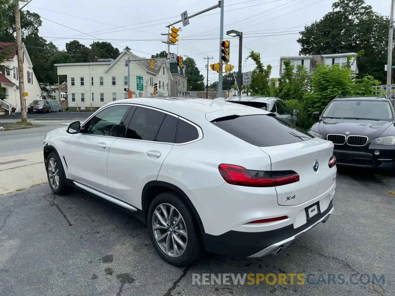 3 Photograph of a damaged car 5UXUJ3C54KLG54526 BMW X4 2019