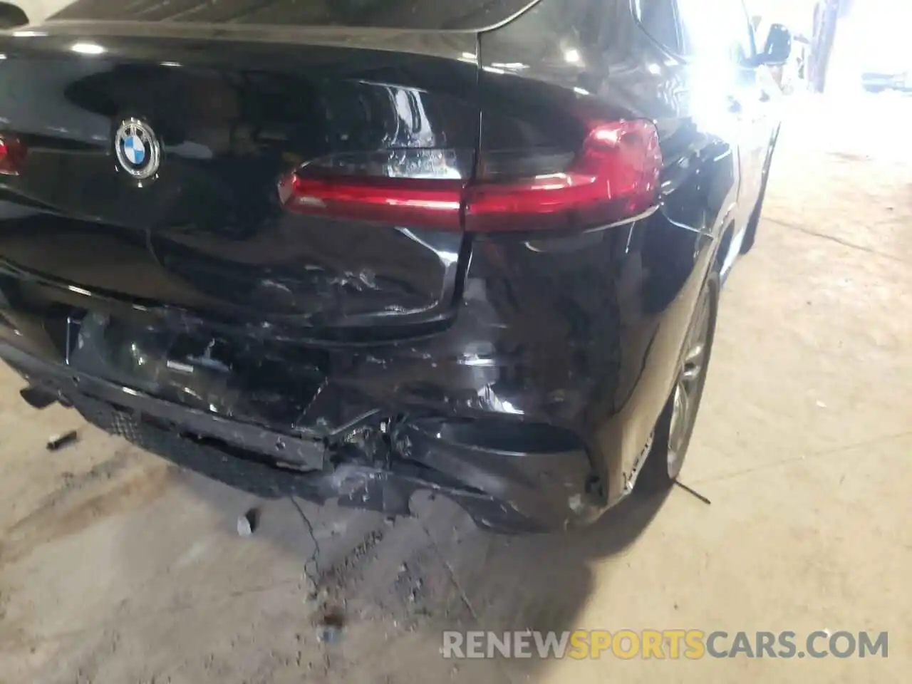 9 Photograph of a damaged car 5UXUJ3C55KLG52512 BMW X4 2019