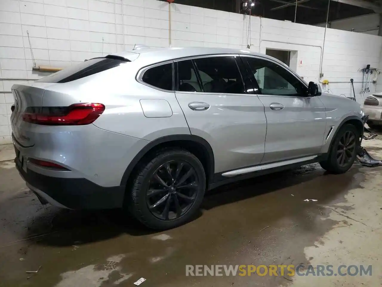 3 Photograph of a damaged car 5UXUJ3C55KLG54907 BMW X4 2019