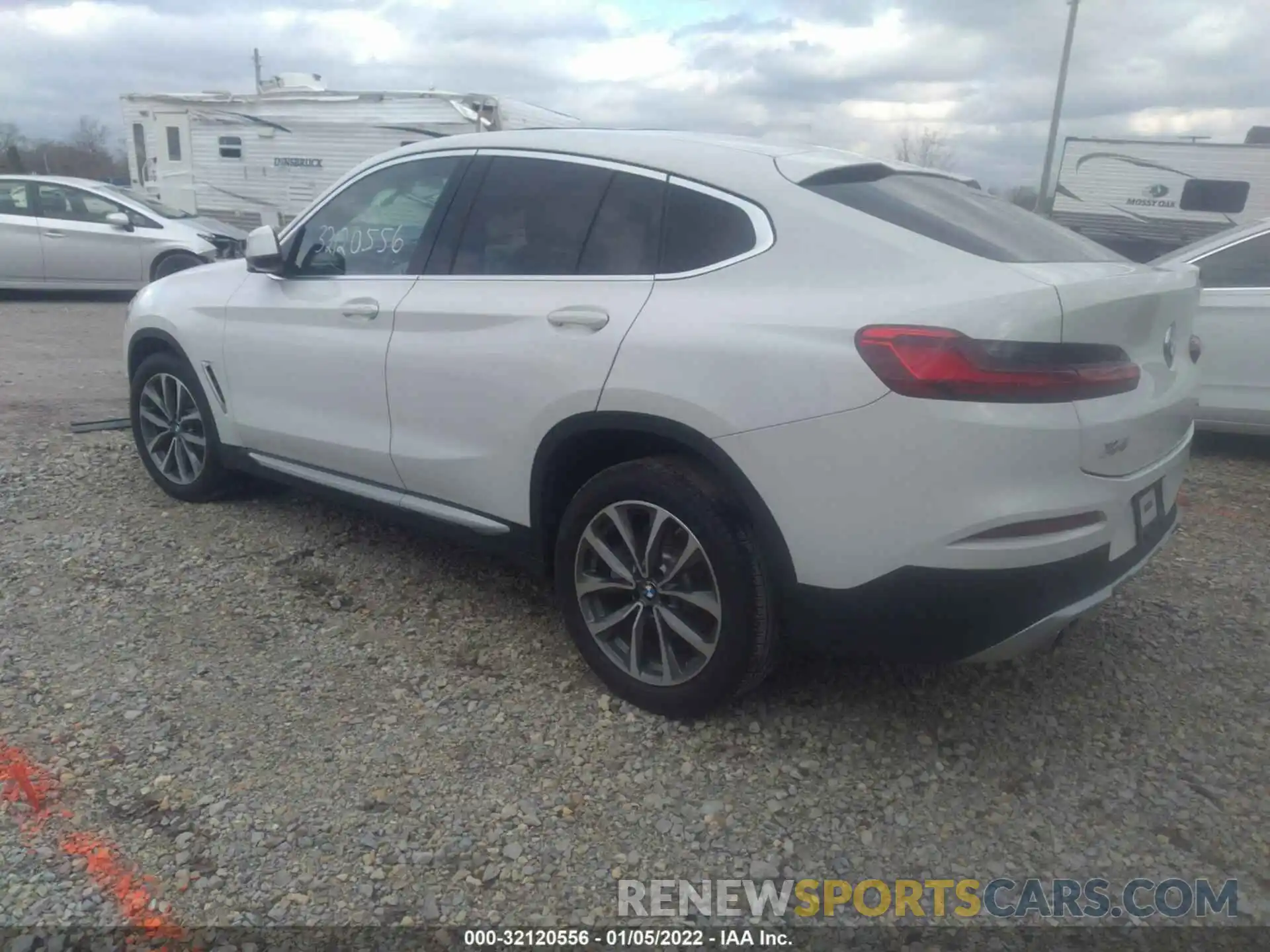 3 Photograph of a damaged car 5UXUJ3C55KLG56303 BMW X4 2019