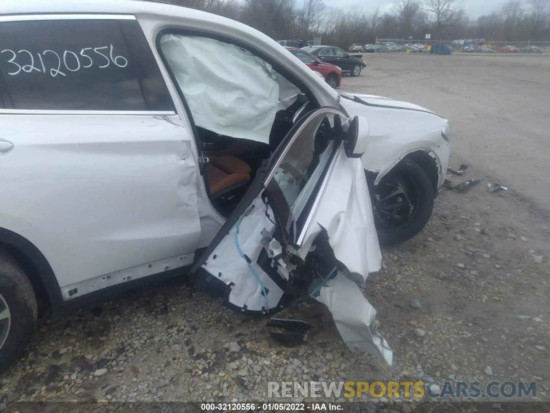 6 Photograph of a damaged car 5UXUJ3C55KLG56303 BMW X4 2019